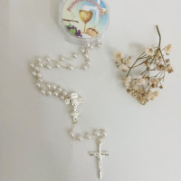 Terço Primeira Eucaristia na Embalagem – Lembrança Religiosa com Fé e Delicadeza
