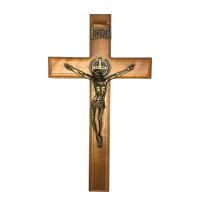Crucifixo Para Parede Em Madeira Com Medalha De São Bento Em Metal - 26cm
